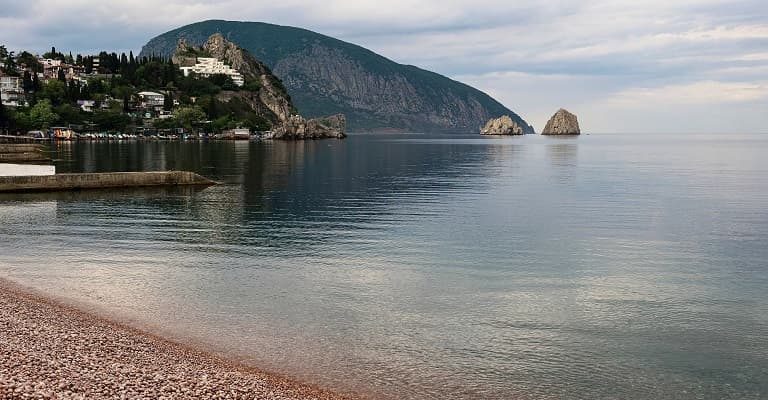 Отдых на берегу моря в Крыму